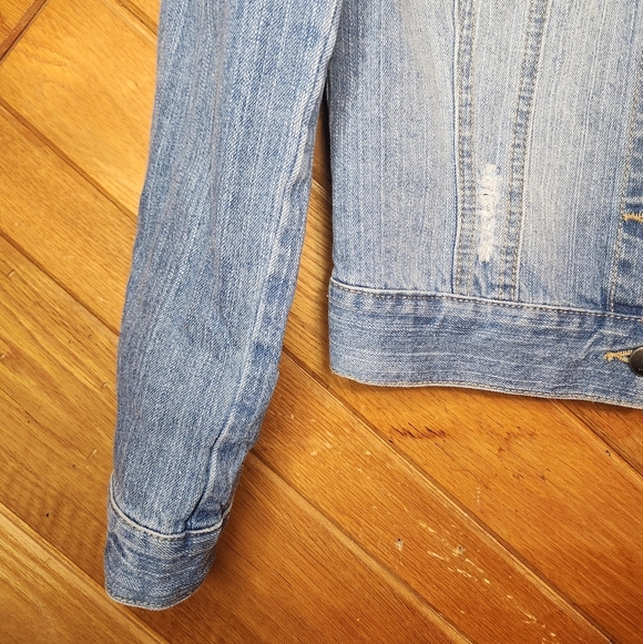 Francesca's Harper distressed lace detailed light wash denim jacket size small - Picture 4 of 11
